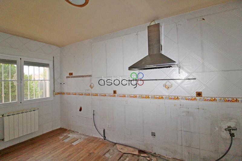 Foto cc8f6dd5-981d-41fc-824a-5173be60d7df. Casa adossada amb calefacció aparcament piscina a Quer