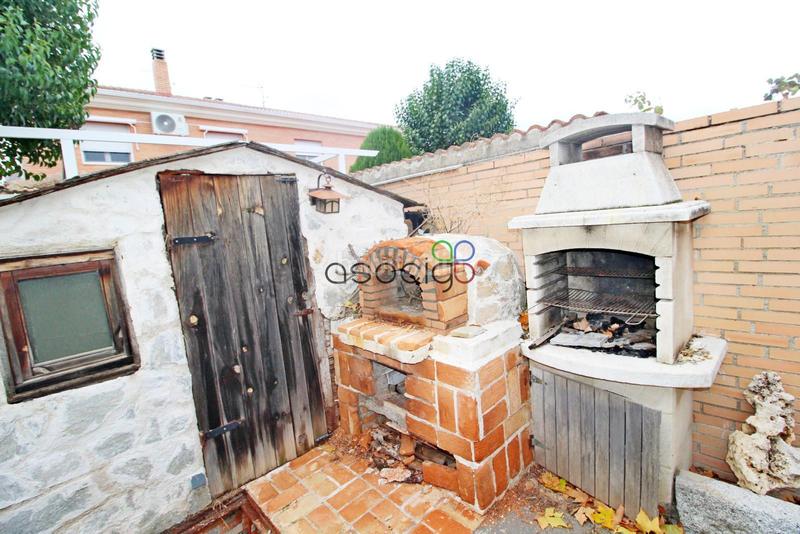 Foto fde9d5d7-041a-4e3c-b8a9-f4359ae85823. Casa adossada amb calefacció aparcament piscina a Quer