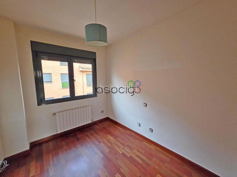 Foto 3bce85d0-4874-4a0f-ada2-de1a484fd2c2. Pis amb calefacció aparcament piscina a Yebes - valdeluz Yebes