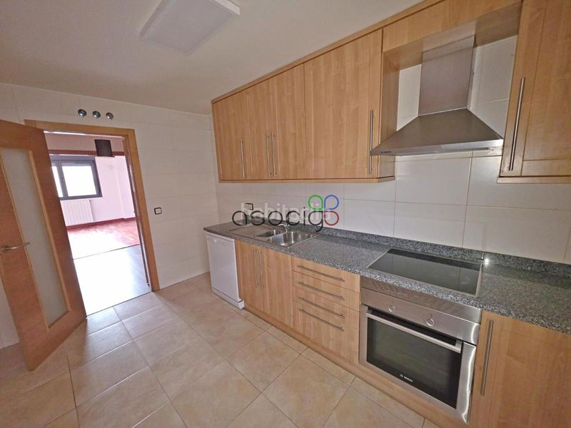 Foto 6223b12d-71b0-48db-a9d8-cde5c78483b8. Pis amb calefacció aparcament piscina a Yebes - valdeluz Yebes