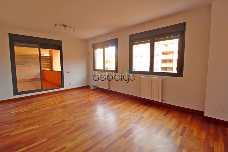 Foto 925c1ec6-87c1-459c-a74e-6316f3accdbd. Pis amb calefacció aparcament piscina a Yebes - valdeluz Yebes