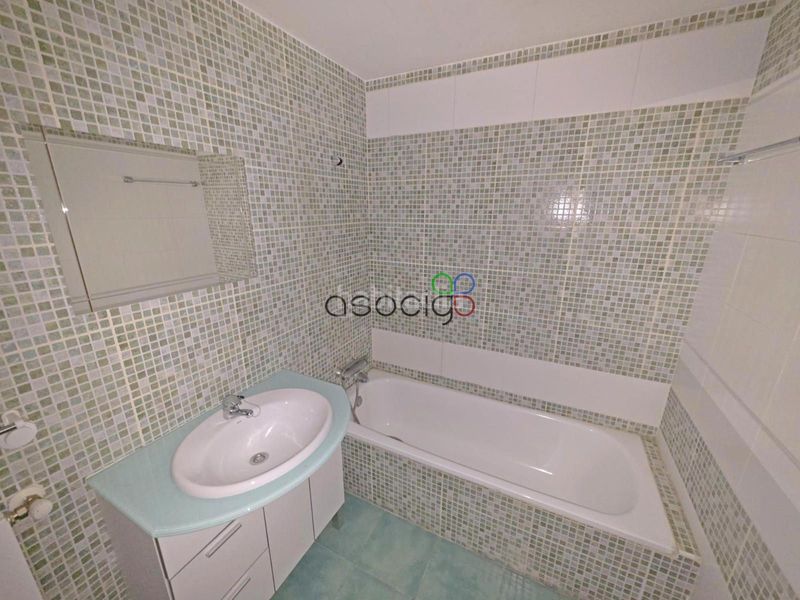 Foto d9ccf691-2229-426b-95ae-21f194380816. Pis amb calefacció aparcament piscina a Yebes - valdeluz Yebes