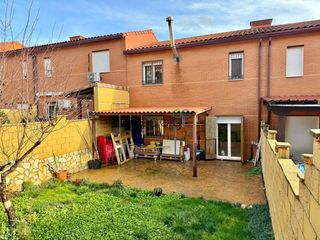 Reihenhaus  Veguilla de la. Unifamiliar adosado en chiloeches  patio de 100m2