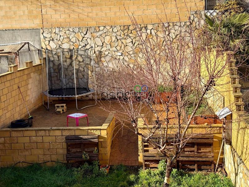 Foto 963d22b3-cb98-4094-90e2-8d01e7e7e9d3. Casa adossada amb calefacció aparcament a Chiloeches