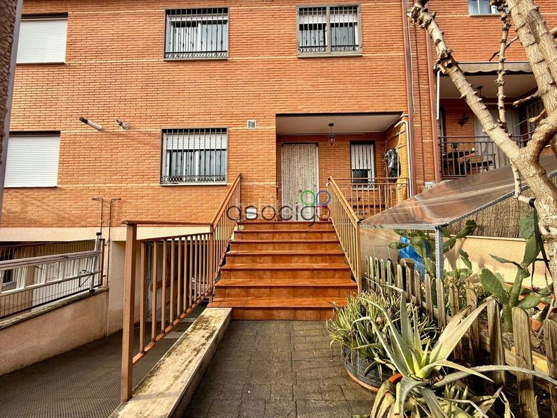 Foto a3dbc0c8-b0a0-4a10-9d03-59d97b3f67c7. Casa adossada amb calefacció aparcament a Chiloeches