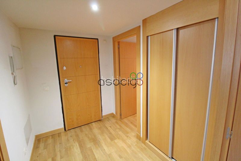 Foto 59ce1a19-c846-47b9-be14-b73317fa4aeb. Pis amb calefacció aparcament piscina a Yebes - valdeluz Yebes