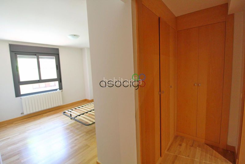 Foto 5c546c21-c425-46b9-9357-eb84ce4b35b2. Pis amb calefacció aparcament piscina a Yebes - valdeluz Yebes