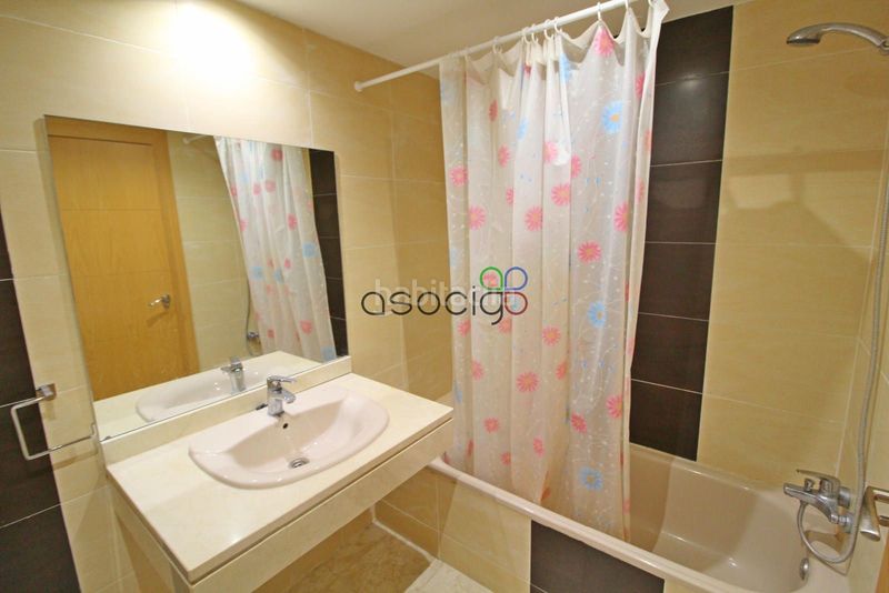 Foto d9228f98-9e2f-462a-9e96-771acdf7cfd4. Pis amb calefacció aparcament piscina a Yebes - valdeluz Yebes