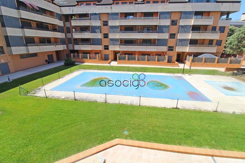 Foto df327358-40fa-43dc-bffa-d0e6a0188faa. Pis amb calefacció aparcament piscina a Yebes - valdeluz Yebes