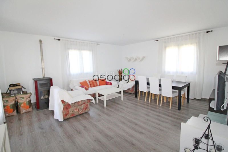 Foto a945b20a-d957-488b-8977-ff99db08f572. Chalet en Yebes - pueblo Yebes