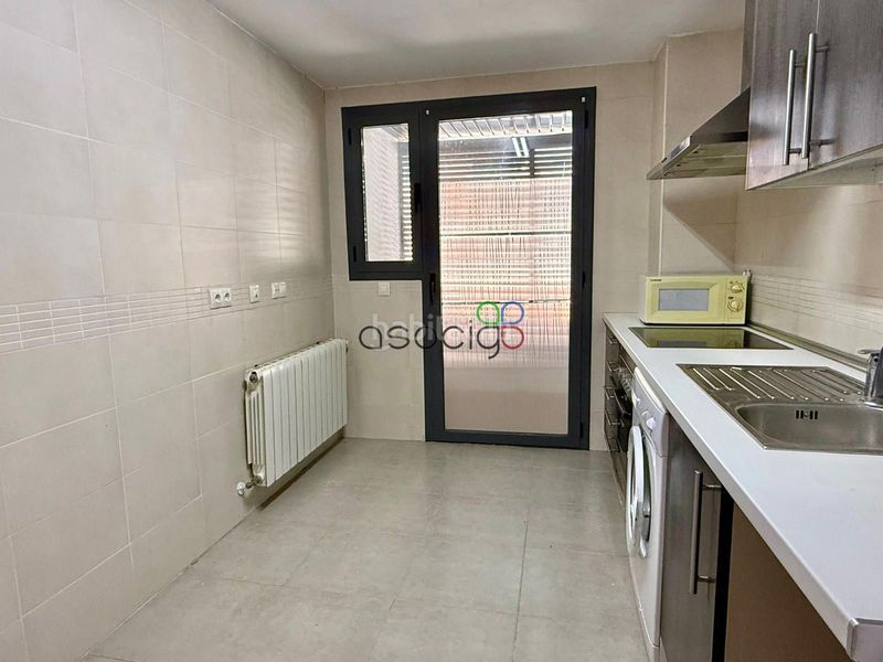Foto 0acc6078-d73d-4f83-acca-cbd1d6983aae. Pis amb calefacció aparcament piscina a Yebes - valdeluz Yebes