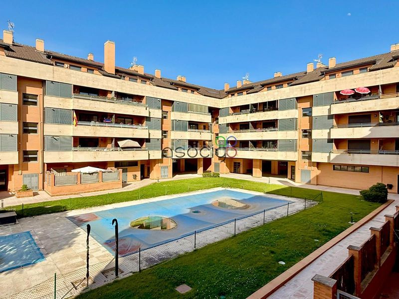 Foto 0cbbb0e0-084d-4e7e-9678-88eaf1c15213. Pis amb calefacció aparcament piscina a Yebes - valdeluz Yebes