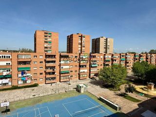 Flat  Solan de cabras. Gran piso de 4 habitaciones con garaje  manantiales