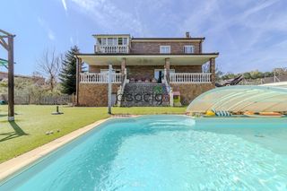 Chalet  Valdehondillo. Chalet en campo de golf con parcela amplia