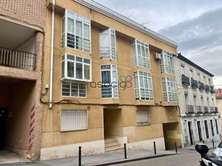 Location Appartement  Calderon. Apartamento céntrico amueblado con patio y garaje