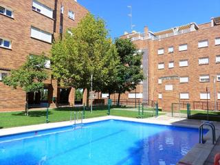Pis  La flor. Los valles, 3 habitaciones, 2 baños, garaje y piscina