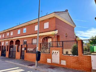 Maison jumelée  Escritor javier reverte. Unifamiliar de esquina en torija  4 habitaciones