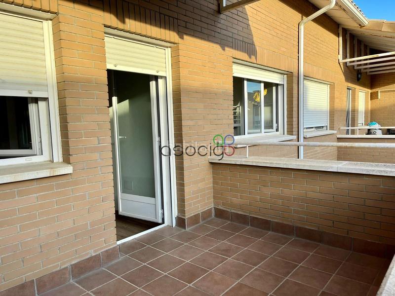 Foto 93d3c7fd-a1e9-4dee-8726-e00bcf27ddea. Casa adossada amb calefacció aparcament a Torija