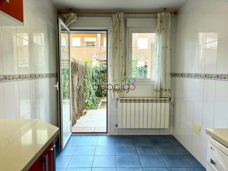 Foto bafa4fb8-a759-4e13-94b6-daa78059c909. Casa adossada amb calefacció aparcament a Torija