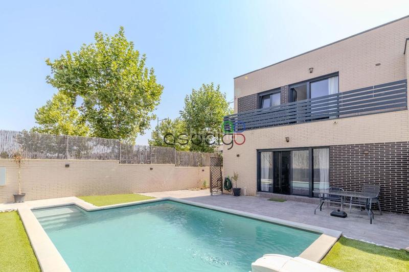 Foto 330c9f27-4842-48ac-b8f5-477583831f3f. Casa adosada cabanillas unifamiliar pareado con piscina en Cabanillas del Campo