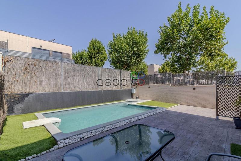 Foto 9ccccd14-8fdf-4569-9203-55dafc76f635. Casa adosada cabanillas unifamiliar pareado con piscina en Cabanillas del Campo