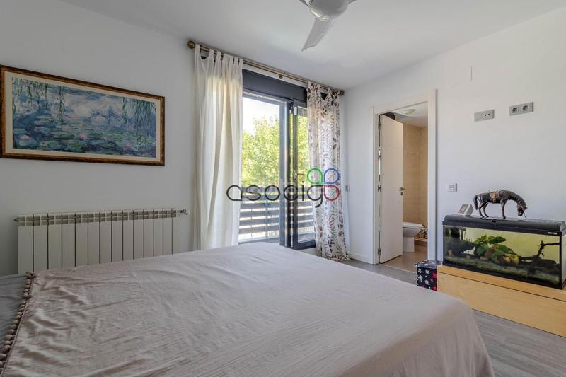 Foto a4061c26-17c2-4a73-b8ad-4a83d478b9fa. Casa adosada cabanillas unifamiliar pareado con piscina en Cabanillas del Campo