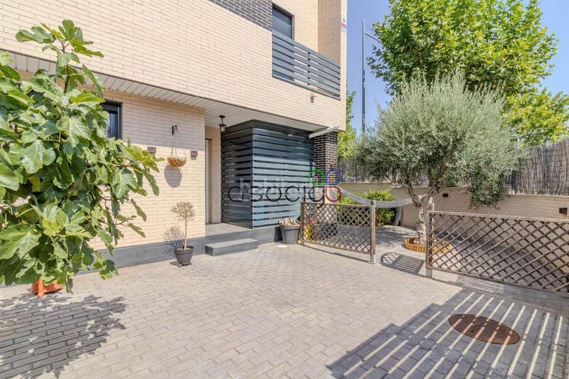 Foto b14afdae-d53f-49d6-82b0-f92a3e0c2197. Casa adosada cabanillas unifamiliar pareado con piscina en Cabanillas del Campo