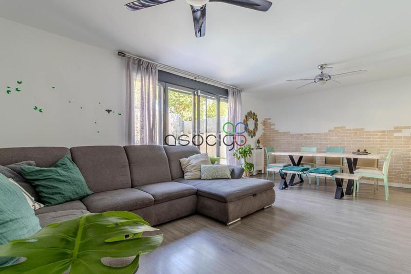 Foto bd125716-47ba-4b89-a0bf-463a3cc7bc0a. Casa adosada cabanillas unifamiliar pareado con piscina en Cabanillas del Campo