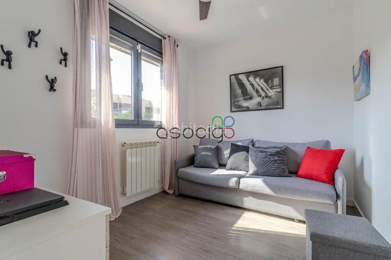 Foto d0f298c2-38d0-43c5-8111-b02e1983916f. Casa adosada cabanillas unifamiliar pareado con piscina en Cabanillas del Campo