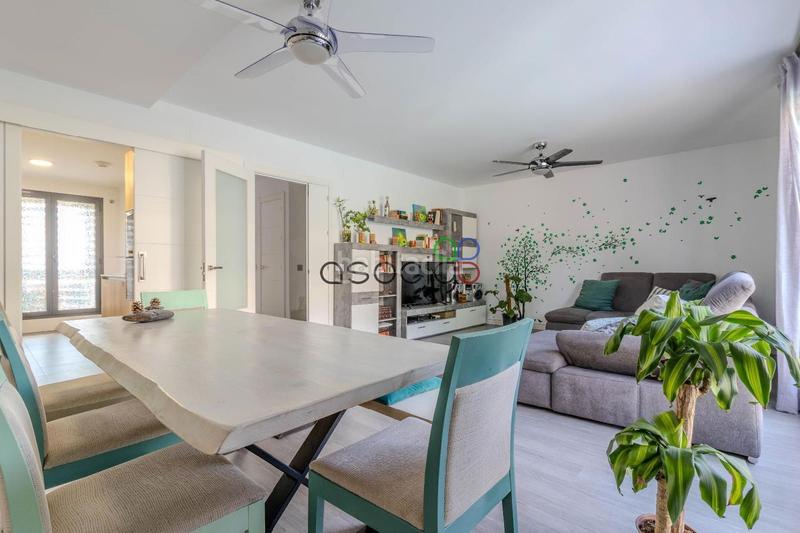 Foto fb5ccdbc-5562-4a0c-a907-9c18c3dfe569. Casa adosada cabanillas unifamiliar pareado con piscina en Cabanillas del Campo