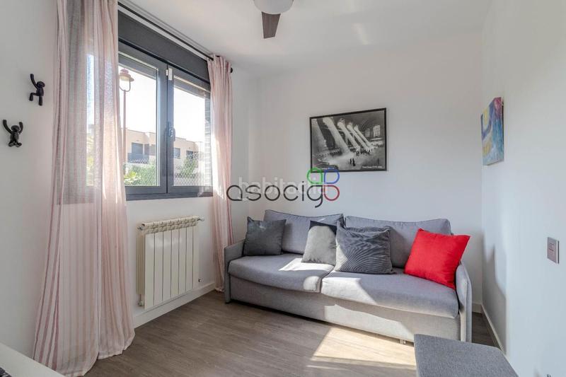 Foto fb5ebfc5-12a1-453c-8fb7-b86221b22e10. Casa adosada cabanillas unifamiliar pareado con piscina en Cabanillas del Campo