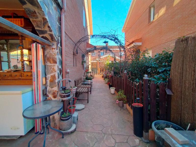 Foto fd0f45a5-1a86-431d-ada7-bf78fb781918. Casa adossada a Pioz