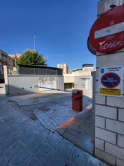 Affitto Posto auto in Calle doctor layna serrano 13. Calderón alquila: plazas de garaje en el parking subterráneo del