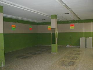 Local Comercial  Plaza san esteban. Calderón vende: amplio local comercial de 210 m², con infinidad