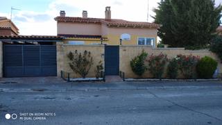 Chalet à Avenida de los jarales 37. Calderón vende:  chalet independiente en urbanización montejaral