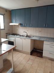 Pis a Avenida la constitución 1. Calderón vende: encantador piso en azuqueca de henares.