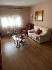 Miete Etagenwohnung  Calle marqués de santillana. Calderón alquila: piso amueblado con excelente ubicación.