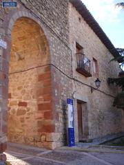Casa a Sigüenza. Agencia inmobiliaria arbeteta, vende casa en sigenza.