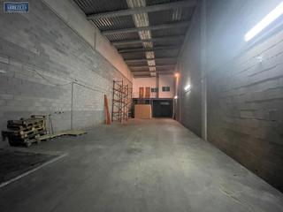 Miete Fabrikhalle in Cabanillas del Campo. Inmobiliaria arbeteta pone en alquiler nave en polígono de caban