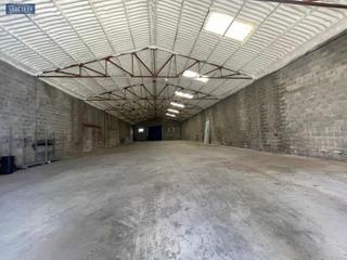 Miete Fabrikhalle in Estación-Manantiales. Inmobiliaria arbeteta alquila nave de 600m2 en  la carretera de