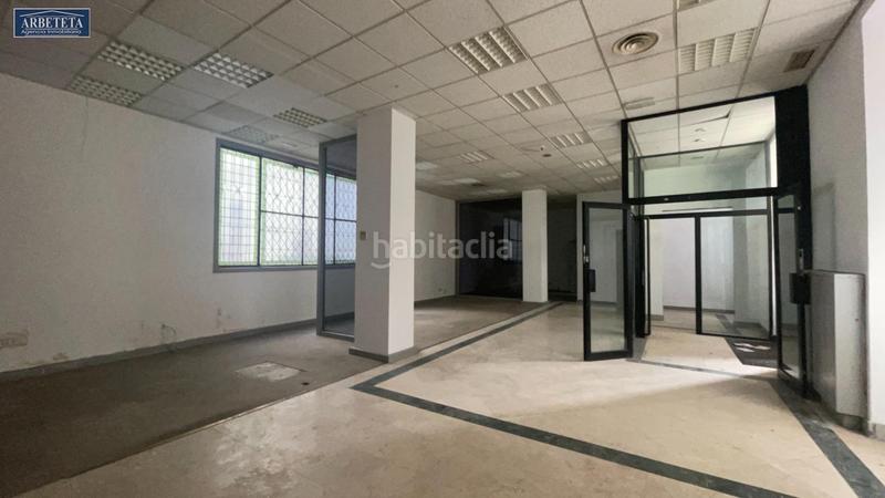 Foto 9de3f533-47f9-42fb-b4aa-563ca5648268. Alquiler local comercial inmobiliaria arbeteta alquila magnífco local comercial en zona comercial en Guadalajara