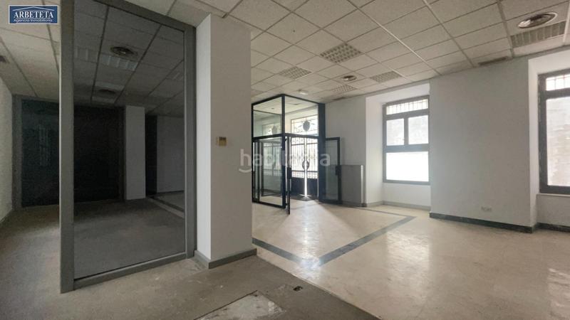Foto e5020e92-5b1d-4ec7-a21f-e28090a609d9. Alquiler local comercial inmobiliaria arbeteta alquila magnífco local comercial en zona comercial en Guadalajara