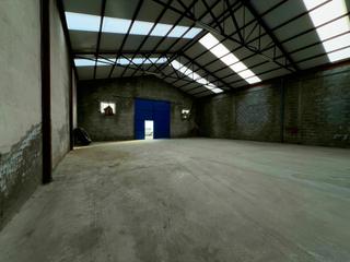 Miete Fabrikhalle in Estación-Manantiales. Inmobiliaria arbeteta alquila nave de 580m2 en  la carretera de