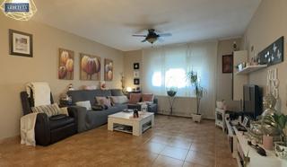 Maison jumelée à Cabanillas del Campo. Inmobiliaria arbeteta vende pareado de 3 dormitorios en zona cam