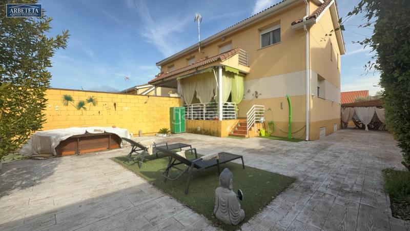 Foto d92940d9-4762-4083-9793-72ab615d31fe. Casa adossada amb calefacció aparcament piscina a Cabanillas del Campo