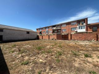 Terrain résidentiel à Yunquera de Henares. Inmobiliaria arbeteta vende nave con terreno en yunquera de hena