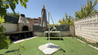 Reihenhaus in Constitución-El Balconcillo. Inmobiliaria arbeteta vende chalet de 4 dormitorios en zona avda