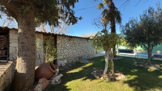 Chalet à Chiloeches. Inmobiliaira arbeteta vende magnifico chalet en la celada, guada