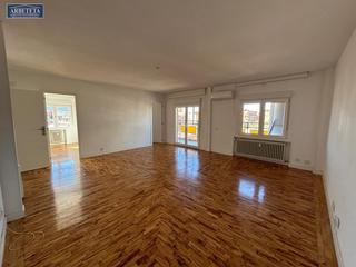 Lloguer Pis a San Roque-Concordia-Adoratrices. Inmobiliaria arbeteta alquila piso de 3 dormitorios en virgen de