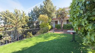 Chalet à Hita. Inmobiliaria arbeteta vende chalet adosado de 3 dormitorios en u